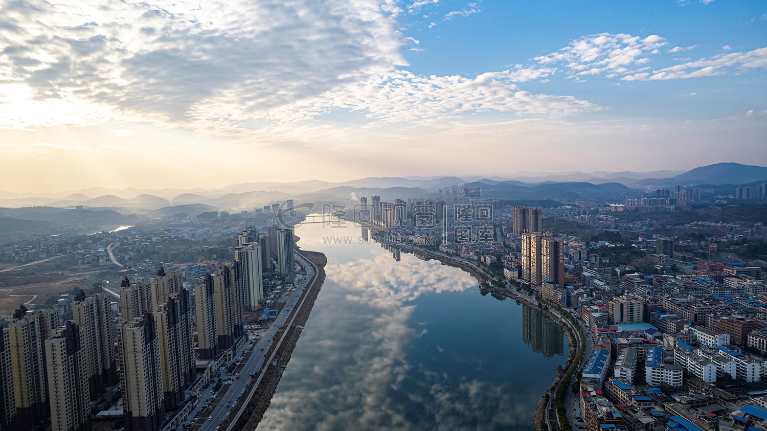 隆回大桥河岸两边风景