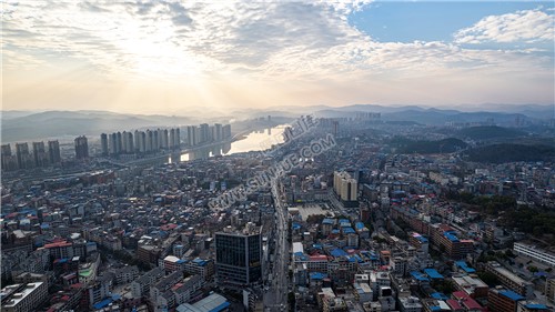 隆回大桥河岸两边风景
