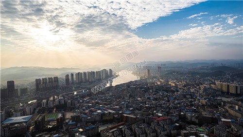 隆回大桥河岸两边风景