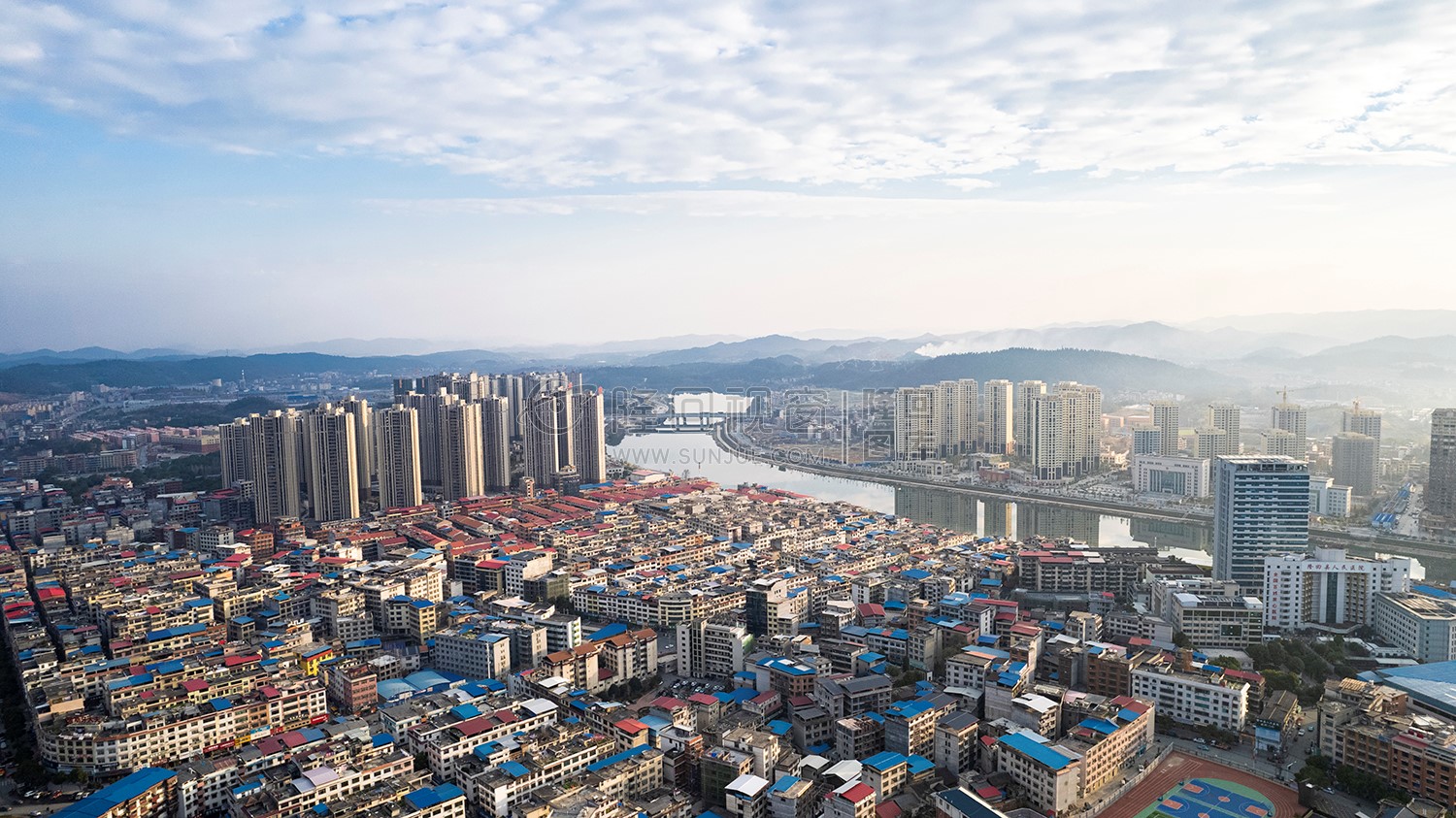 隆回大桥河岸两边风景