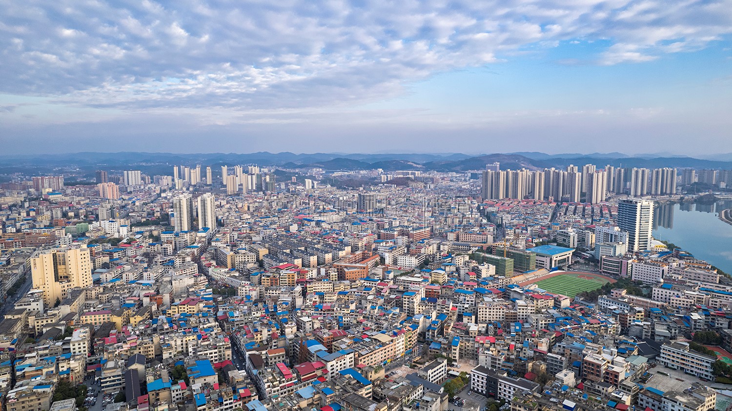 隆回大桥河岸两边风景