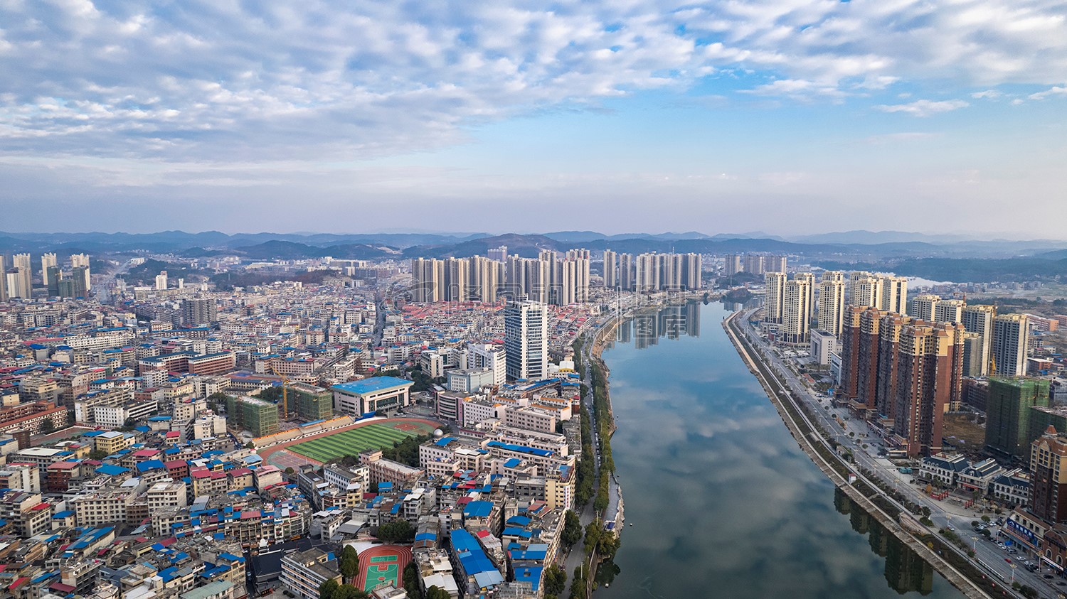 隆回大桥河岸两边风景
