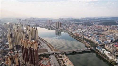 隆回大桥河岸两边风景