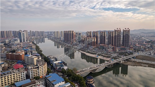 隆回大桥河岸两边风景