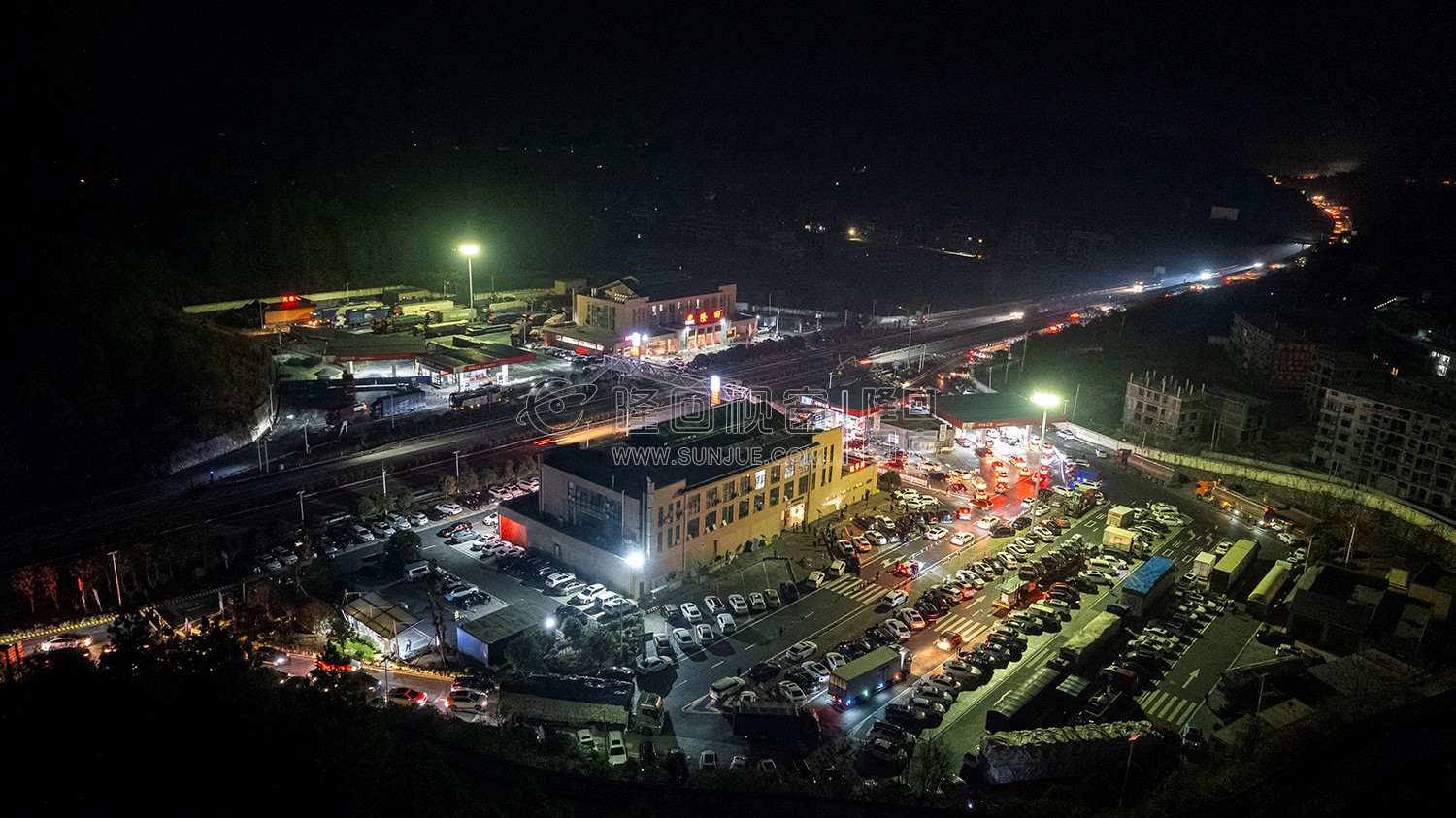 隆回高速服务区爆满，打卡早安隆回