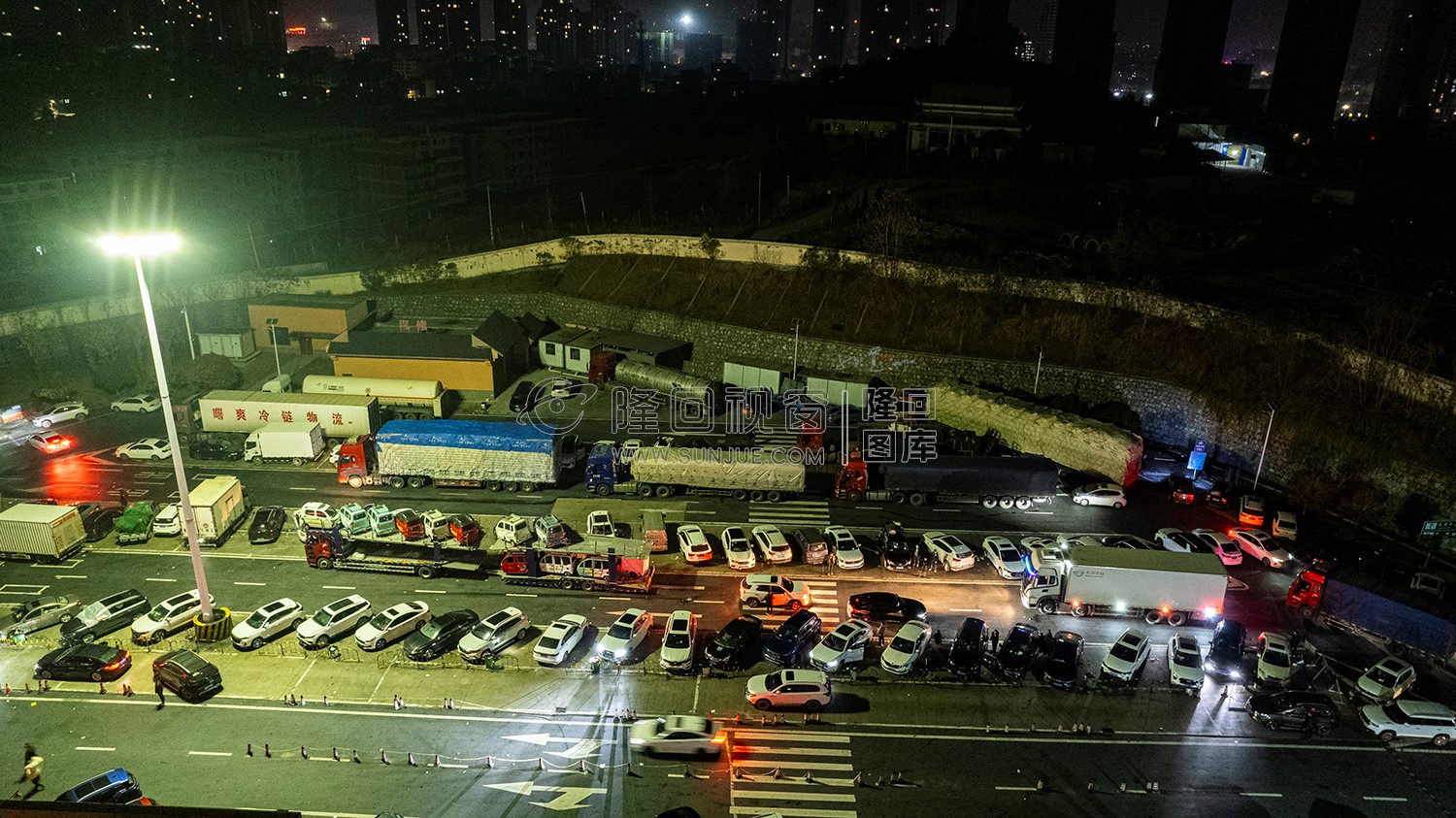 隆回高速服务区爆满，打卡早安隆回