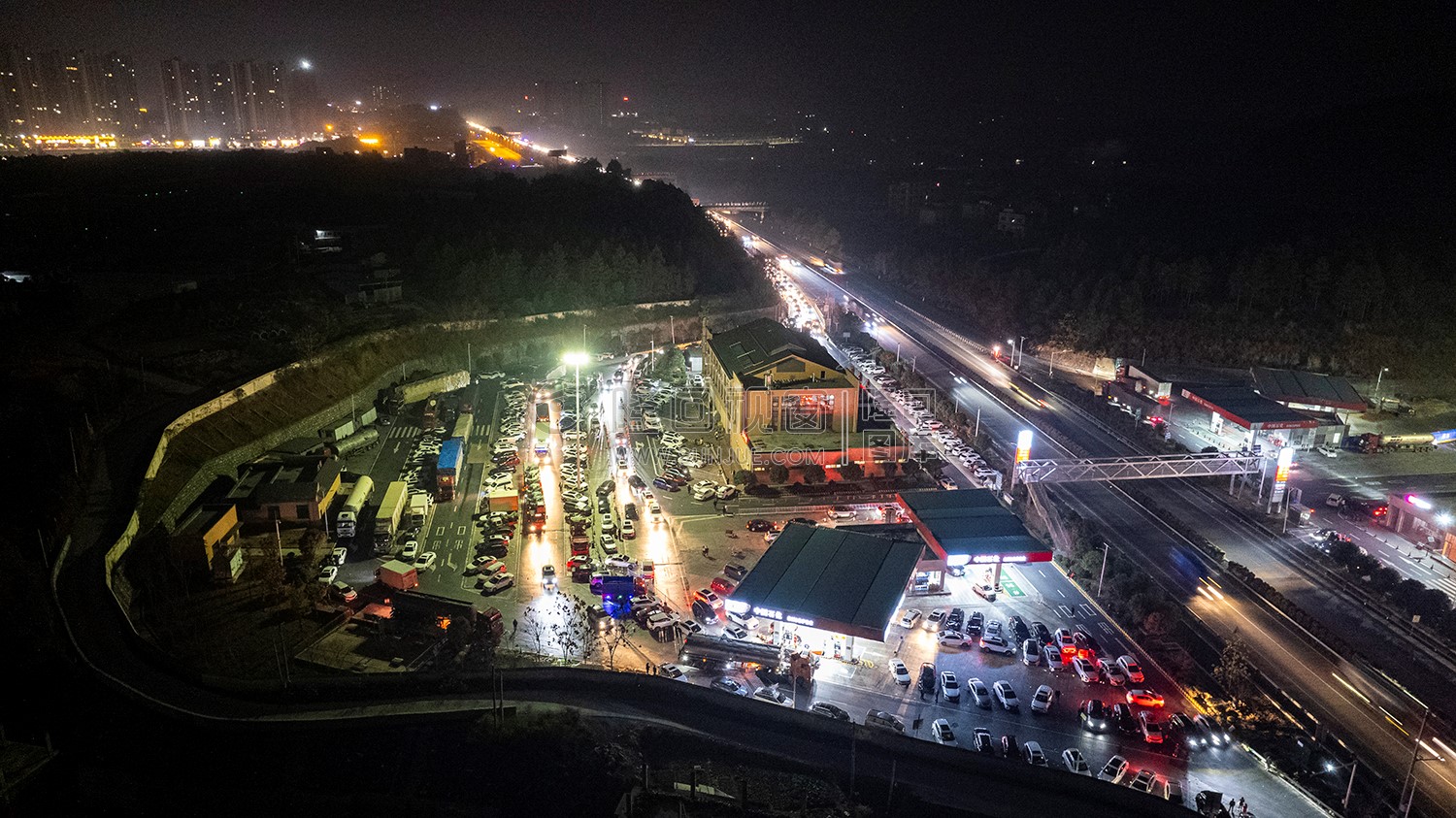 隆回高速服务区爆满，打卡早安隆回