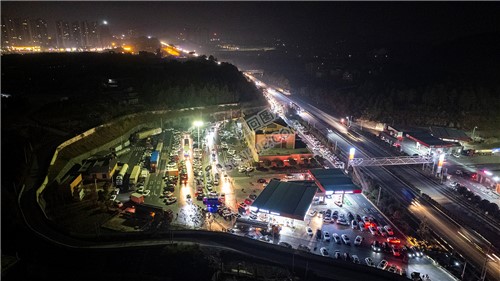 隆回高速服务区爆满，打卡早安隆回