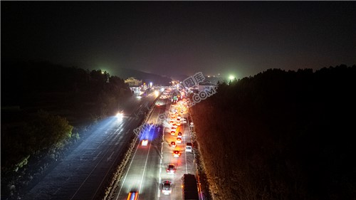 隆回高速服务区爆满，打卡早安隆回