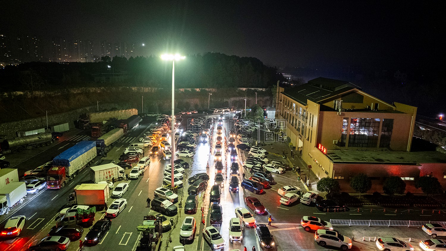 隆回高速服务区爆满，打卡早安隆回