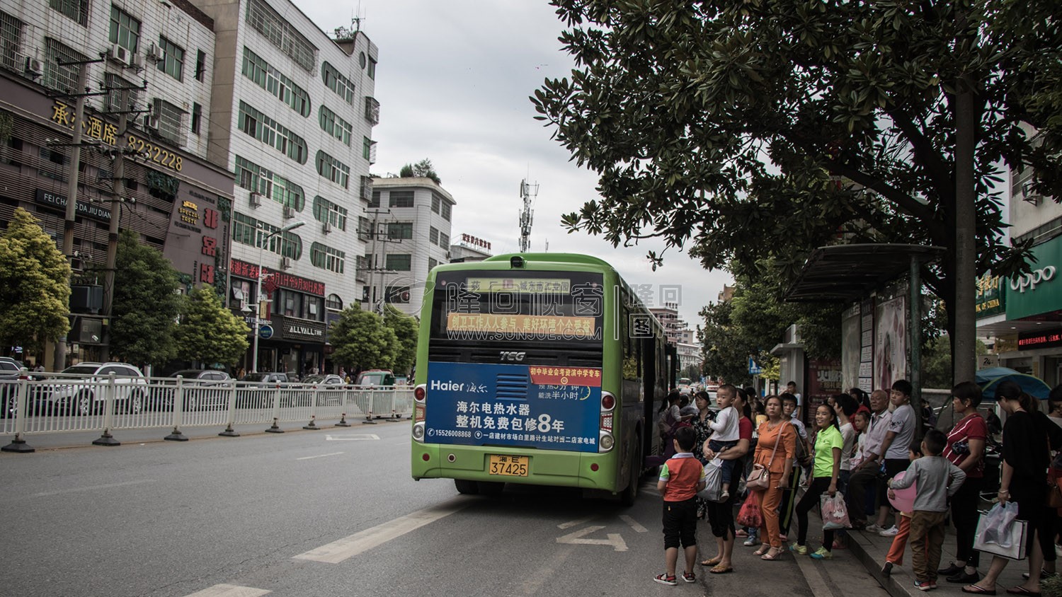 隆回电信局边上公交站