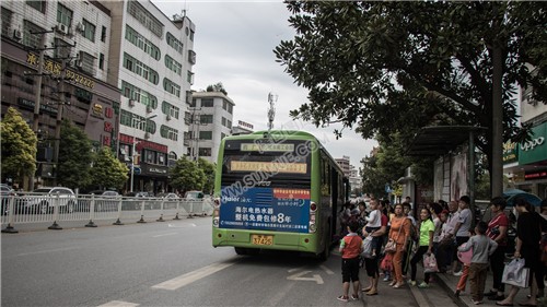 隆回电信局边上公交站