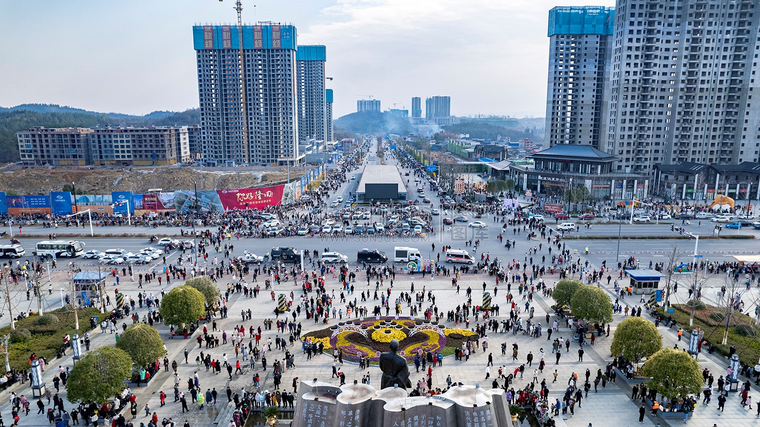 早安隆回唱响高铁站，万人空巷！