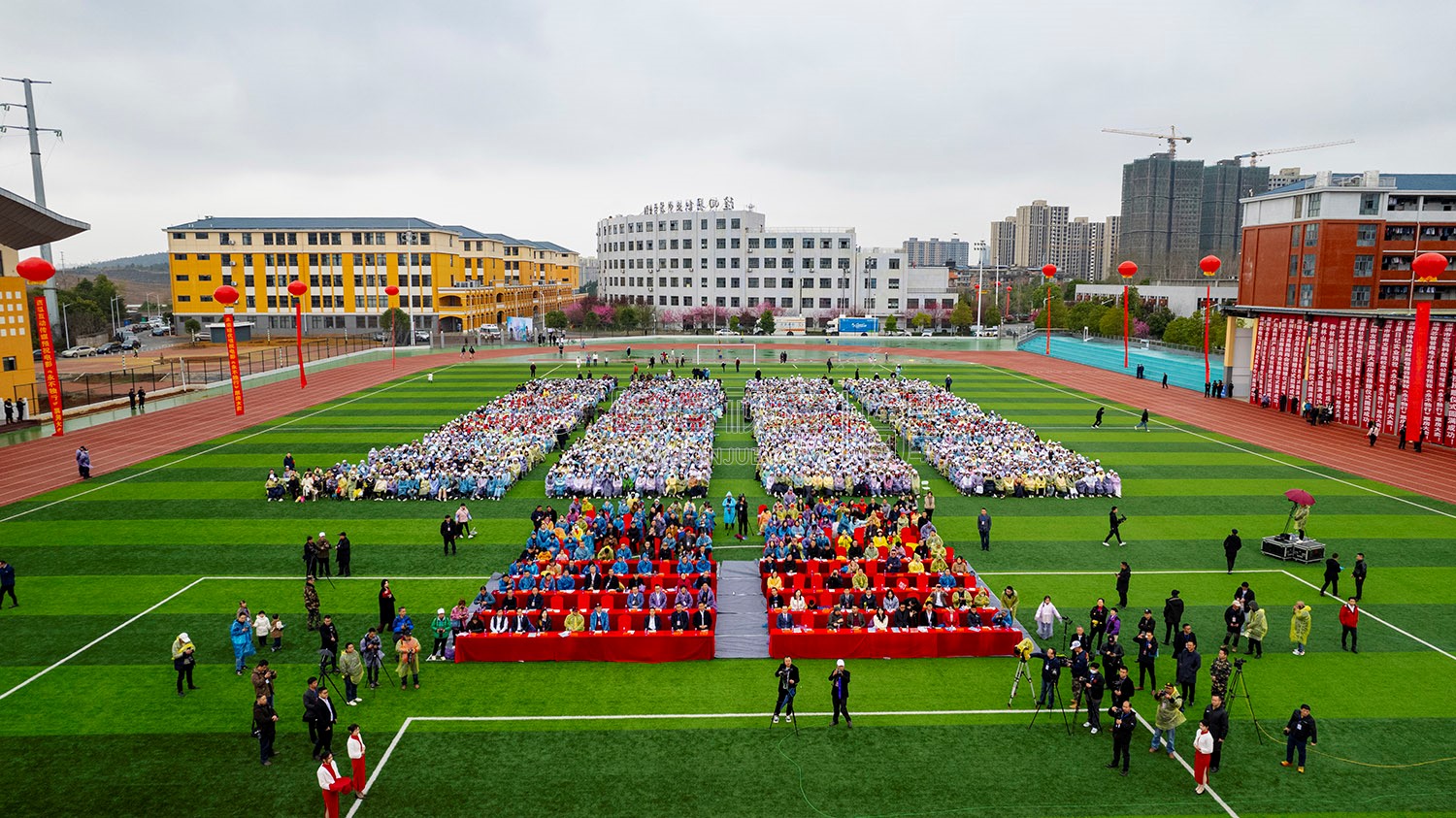 电影《永不独行》隆回首映