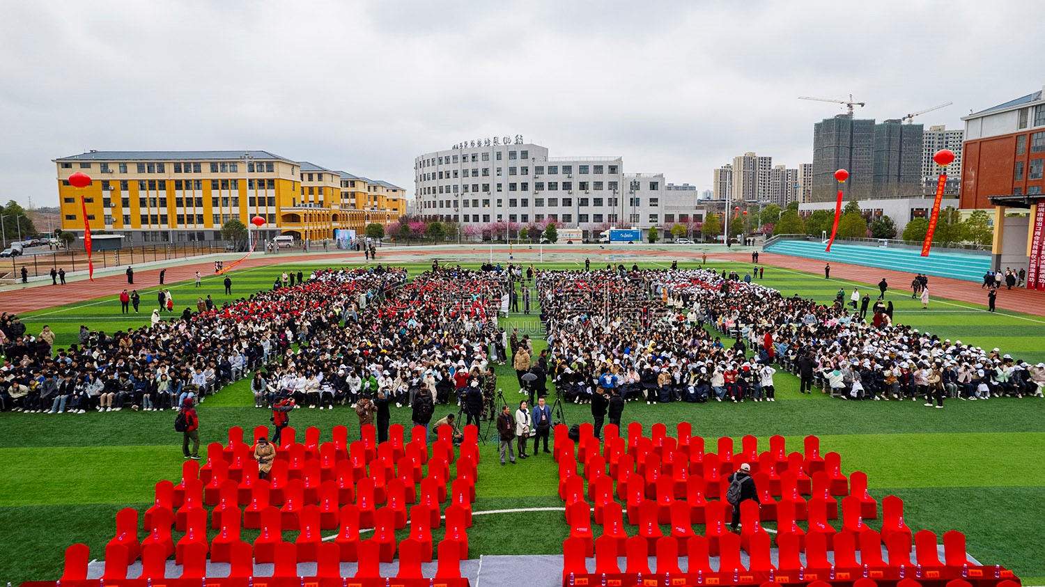 电影《永不独行》隆回首映