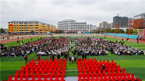 电影《永不独行》隆回首映