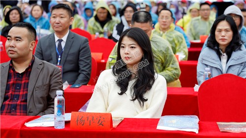 电影《永不独行》隆回首映