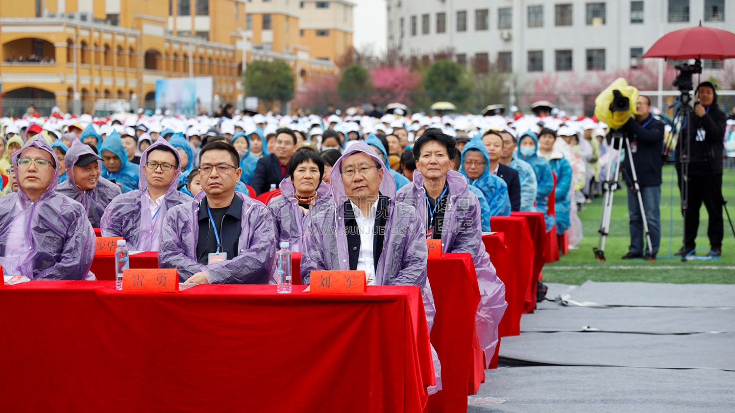电影《永不独行》隆回首映