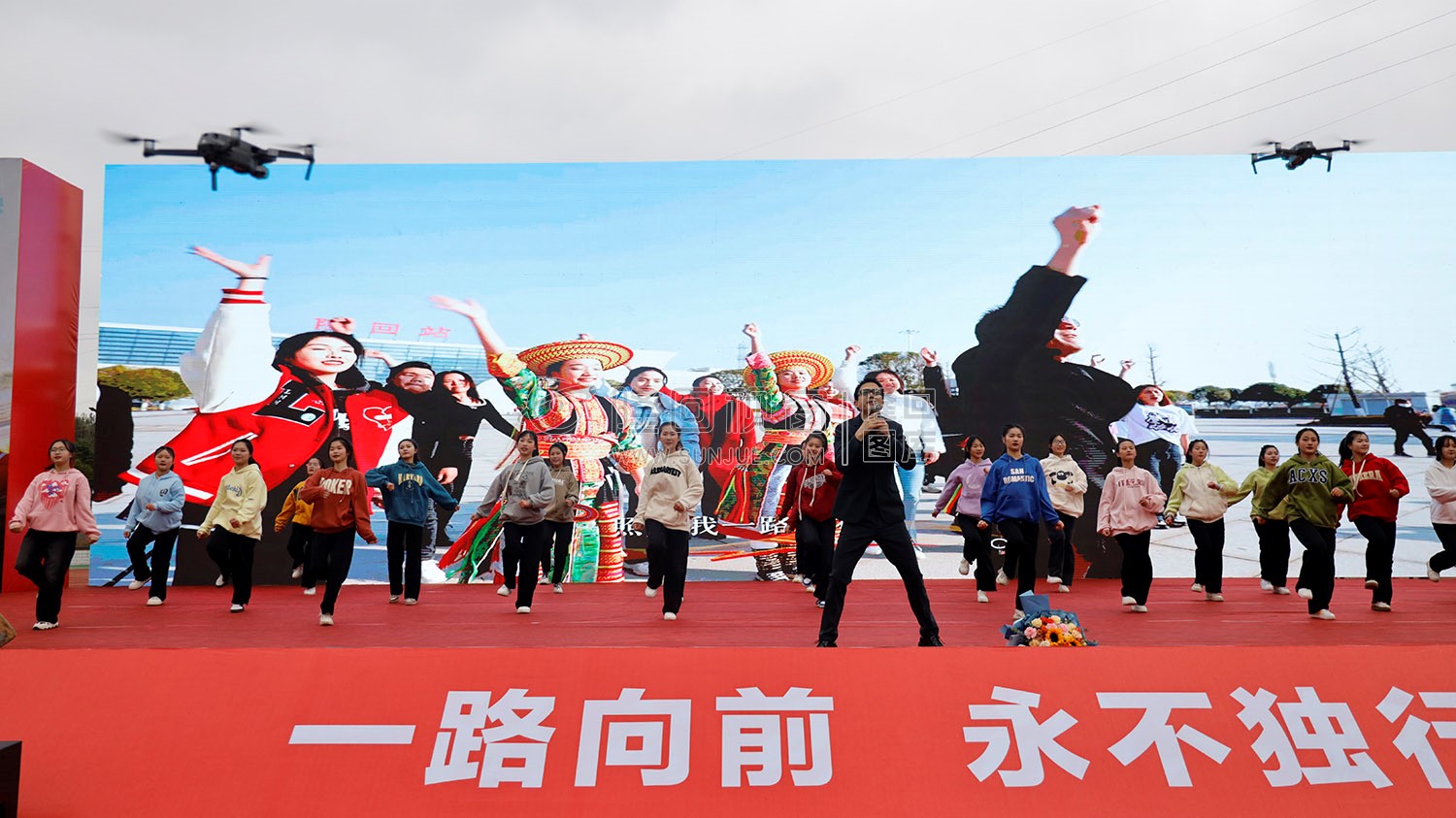 电影《永不独行》隆回首映