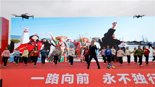 电影《永不独行》隆回首映