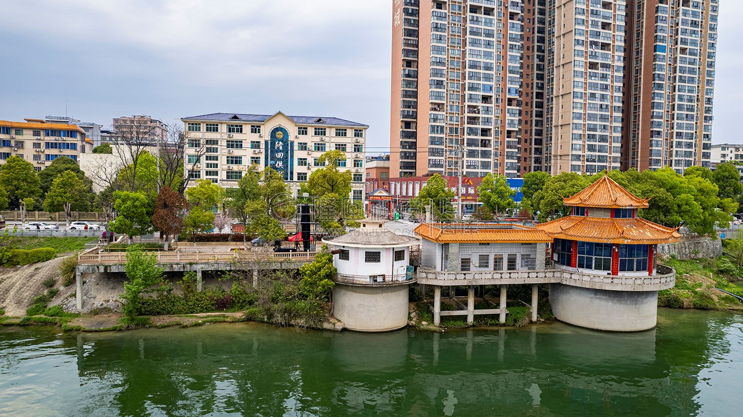 隆回烟花秀前一天布置