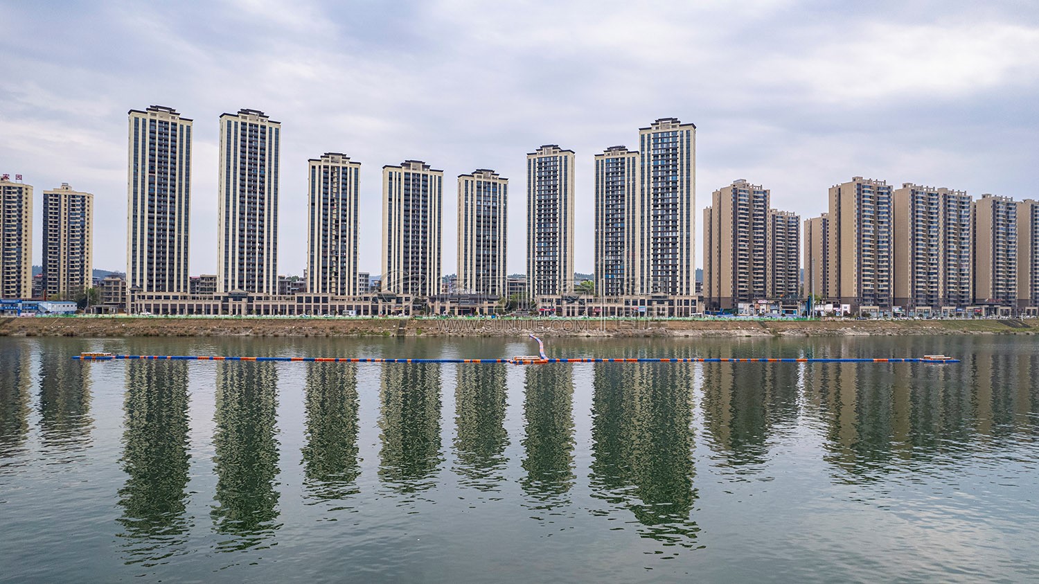 隆回烟花秀前一天布置