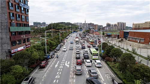 隆回思源学校放学场景