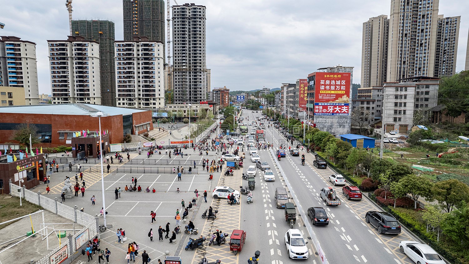 隆回思源学校放学场景