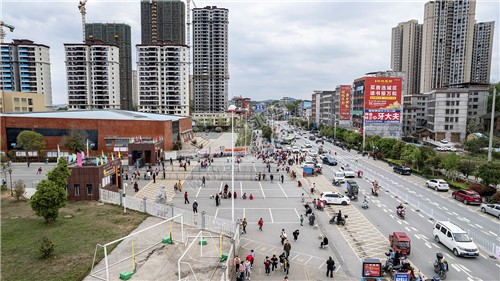 隆回思源学校放学场景