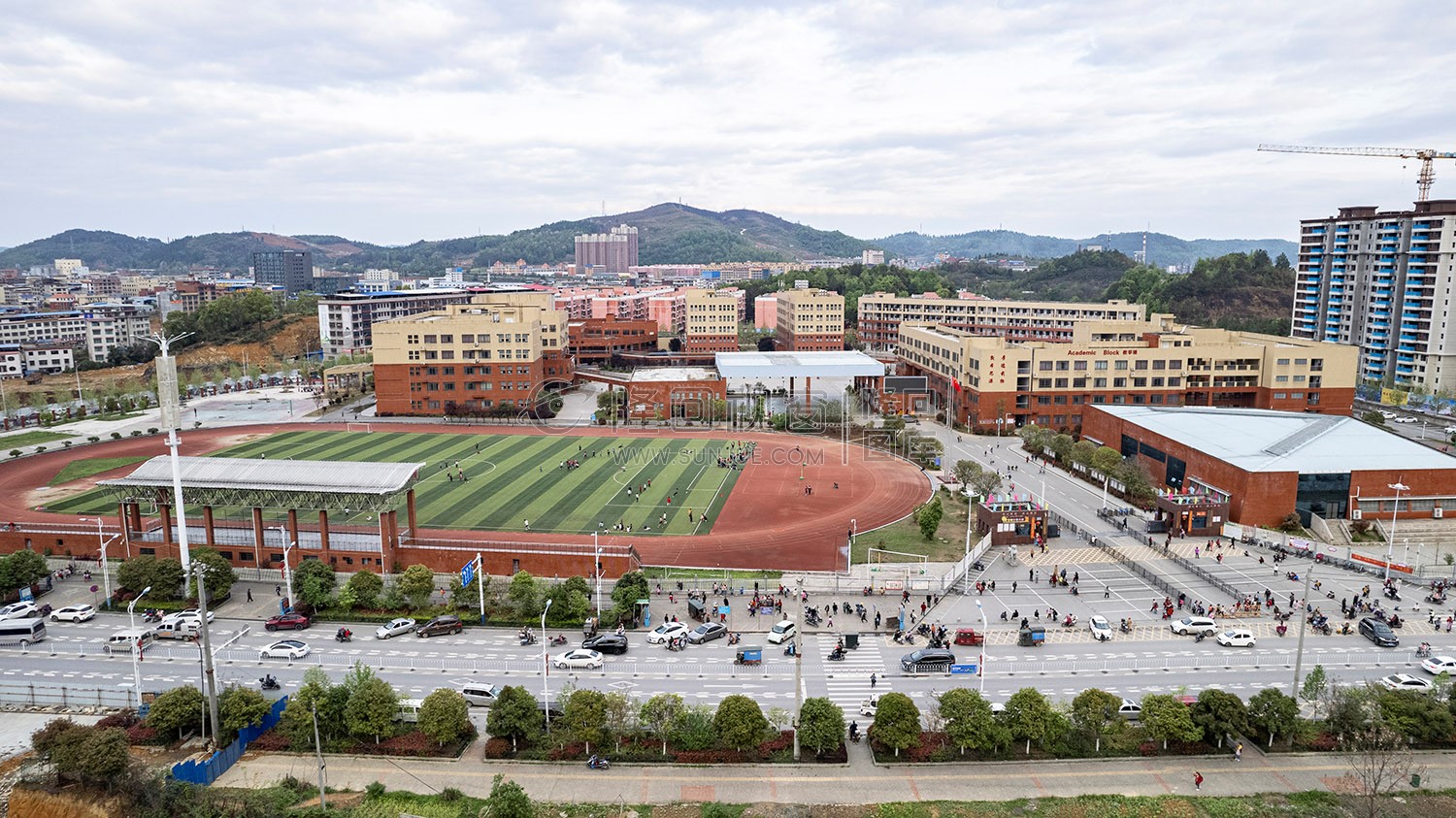 隆回思源学校放学场景