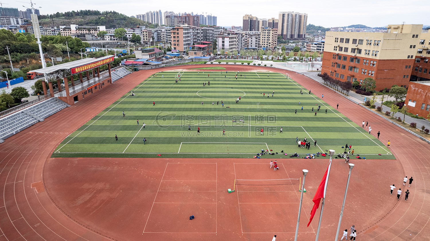 隆回思源学校放学场景