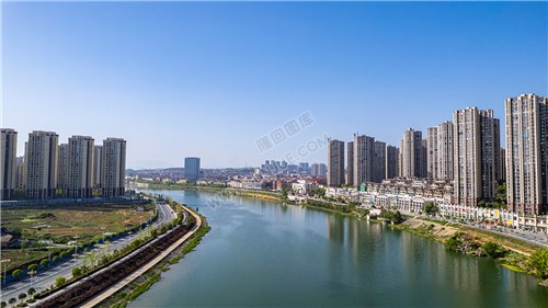 三桥边上的江语城与辰河世家