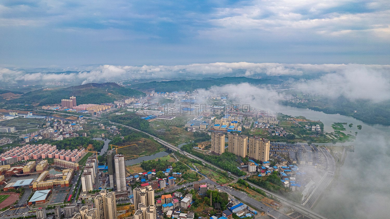 雨后隆回县城的云海