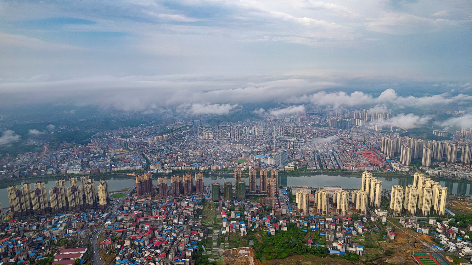雨后隆回县城的云海