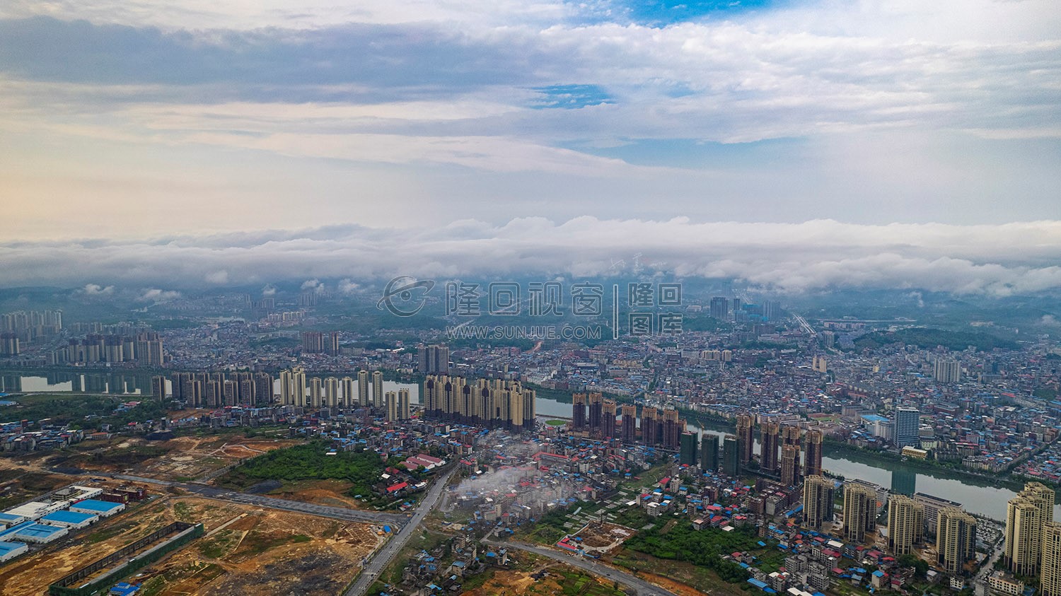 雨后隆回县城的云海