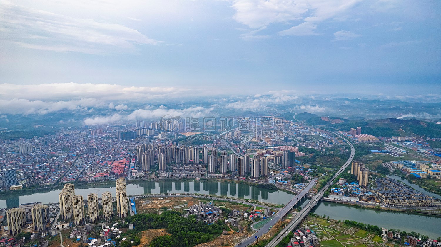 雨后隆回县城的云海