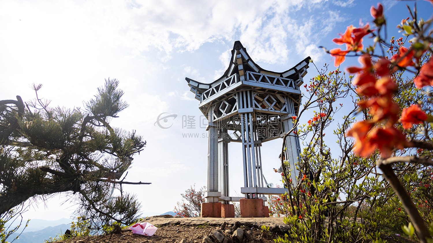 十重大界，一脚踏三县