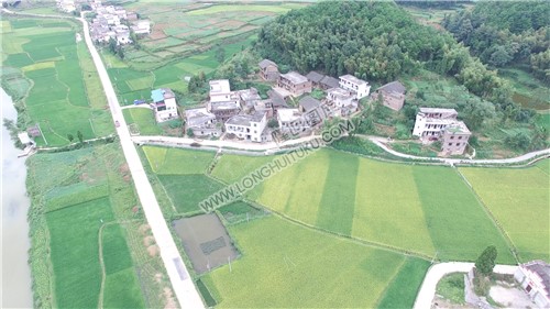 优先村，隆武公路修建中