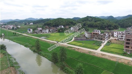 优先村，隆武公路修建中