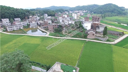 优先村，隆武公路修建中