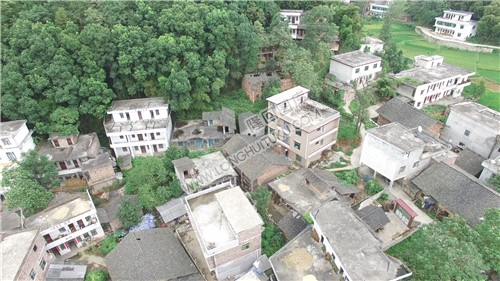 优先村，隆武公路修建中