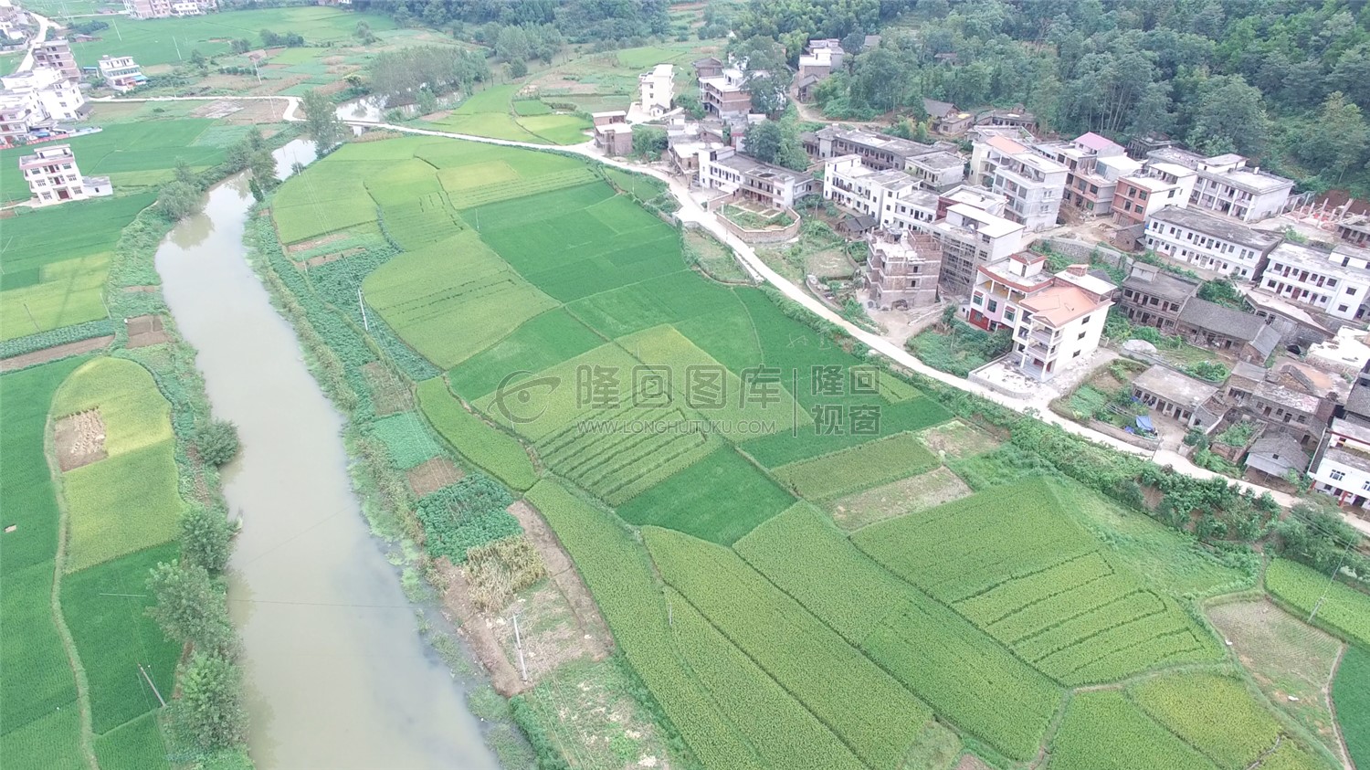 优先村，隆武公路修建中