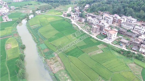 优先村，隆武公路修建中