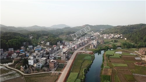 优先村，春秋的乡村风光