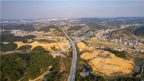 新新高速屋主塘枢纽，开挖建设中