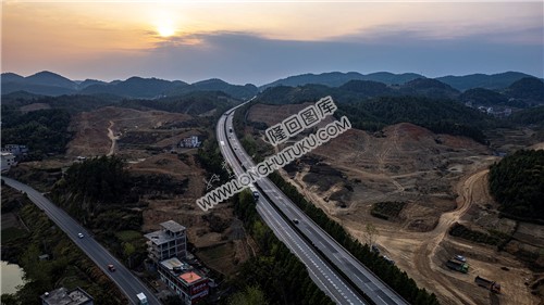 新新高速屋主塘枢纽，开挖建设中