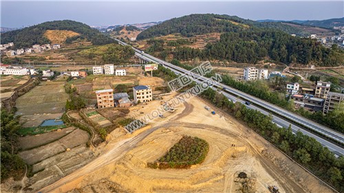 新新高速屋主塘枢纽，开挖建设中