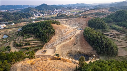 新新高速屋主塘枢纽，开挖建设中