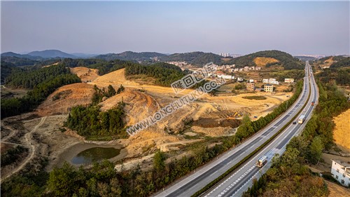 新新高速屋主塘枢纽，开挖建设中