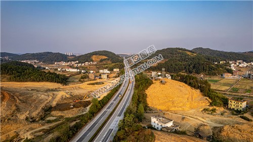 新新高速屋主塘枢纽，开挖建设中